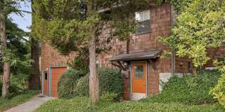 Super Sweet Cottage Living, Centrally Located! Gallery 1