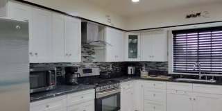 Resort-style 5 bedroom Thousand Oaks home with a pool! Gallery 7