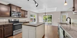 Pet Friendly Four Bedroom! Gallery 22