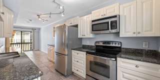 Modern 2 Bed 2 Bath. Only 1 Block Away from Jacksonville Beach. Pet Friendly Gallery 1