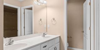 Spacious Duplex in Cape Gallery 19