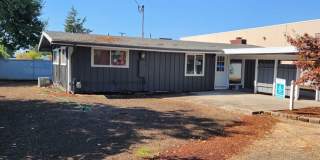 Newly Renovated 3 Bedroom House with a Carport! Gallery 1