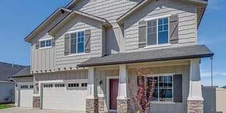 Spacious Home with Den! Gallery 1