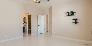 AMAZING COMPLETELY REMODELED CONDO IN NW Gallery 8