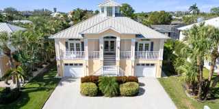 ** BOATER'S DREAM SINGLE FAMILY HOME FOR A VACATION GET-A-WAY OR FOR SEASON ** 3 BED-2BATH PRIVATE HEATED POOL HOME ** PARADISE VILLAGE IN BONITA SPRINGS ** Gallery 1