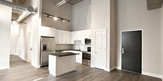 3833 N Broadway Gallery 212