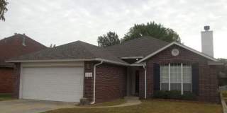 West side rental 3 bed/2 bath/2 car garage Gallery 1