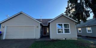 Amazing 3 Bd 2 Bath home in Historic Gladstone! Attached garage and Private yard! Easy access to Freeways! Gallery 1