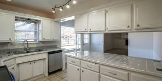 MORE SPACE. MORE CONVENIENCE. A GREAT CENTRAL MOORE LOCATION. Gallery 13