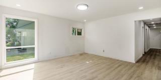 Everything on one level - 4 bedroom, 2 bath home! Gallery 4