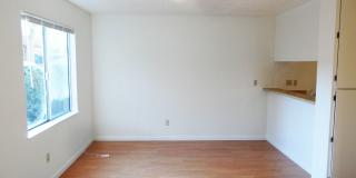Cozy condominium in Blossom Valley. Hardwood floor, dishwasher, balcony. Gallery 7