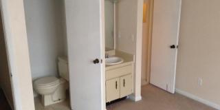 Convenient 2 Bedroom Townhome Near UCF & Full Sail – Available Now! Gallery 9