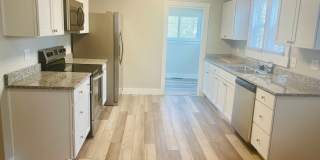 Newley Renovated 4BR - 2BA - South Campus! Gallery 3