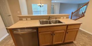 Bright Open-Concept Condo with 1-Car Garage in Prime Commuter Location Gallery 3