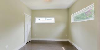 Stunning South End end unit townhome in the modern and amazing Southpoint community. Gallery 8