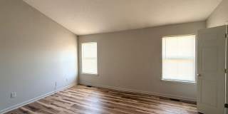 Beautifully Renovated 3 Bedroom 2.5 Bath Townhome with Garage! Pet Friendly! Gallery 19