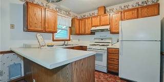 Room in 3 Bedroom Home at Sanderson Dr Gallery 1