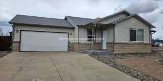 Large corner lot and Newly Updated!!! - 3 Bedroom 2 Bath House Gallery 1