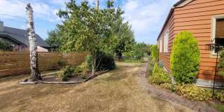 Charming Three Bedroom Home with Large Fenced Yard - Nevada St Gallery 26