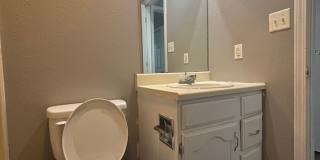 Beautiful 2 bedroom 1 bath 1 car garage Gallery 9