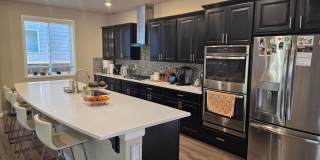 Gig Harbor McCormick Creek Phase 2 - 4 bedroom 3 bathroom 2831 sq ft well maintained home! Avail August 1st! Gallery 8