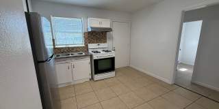 Charming 3BR Home w/ Hardwood Floors & Private Yard – Great SA Location Gallery 4