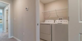 Modern 3BR/2.5BA Townhome with Pool Access & Deposit-Free Living! Gallery 20