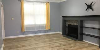 Midtown 2 story condo in Belleair Woods. Over 1200 sq ft of living space! Fenced in back yard! Pets are owner's approval, fees apply. Gallery 4