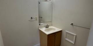Beautiful Townhouse in NEW NORTH END Burlington 3BD/4BA Gallery 16