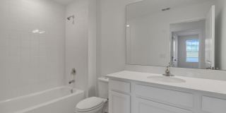 Like-New Ashton Woods Spacious 5BR 4BA, Prime Location Near I-4! Gallery 16