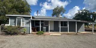 2 Bedroom Home for Rent in Redding CA | Yard, Fireplace, Pet Friendly Gallery 1