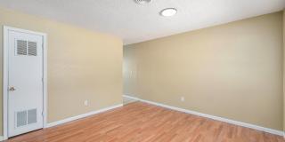 Beautiful 2BR/1BA Duplex in Independence! Gallery 1