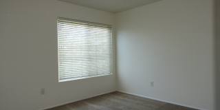 Lovely 2 bedroom townhouse Gallery 15