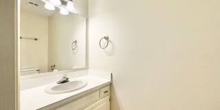 2 Bedroom Townhome in NW Greensboro near parks and Greenway Gallery 14