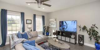 Spacious Home with Hot Tub, Fenced Yard and Solar Power Gallery 14