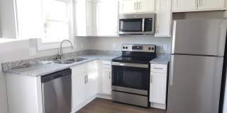 END UNIT!! 2 Bed/1.5 Bath Townhouse! Water/Garbage Included! Walk to APSU! Gallery 12