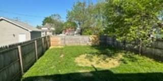 2 Bedroom Home with Fenced in Backyard! Gallery 16