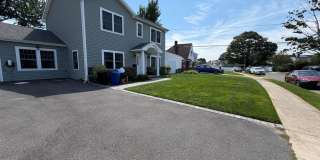 Spacious 4BR House in Levittown Gallery 1