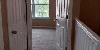 Cute townhome with 3 bd / 2.5 Bath Gallery 20