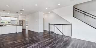 Beautiful three story live/work townhome in Westside Costa Mesa! Gallery 12
