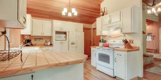 3 Bedroom 2 Bath Fully Furnished - Sunriver Oregon Gallery 13