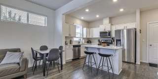 898 N 18th Avenue ~ Spacious & Immaculately Maintained Townhome Gallery 8