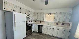 Renovated 2 bed 1 bath duplex near town center Gallery 6