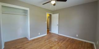 2 bedroom 1 bath bungalow in Shawnee. Gallery 22