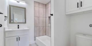 2113 Wright Street Gallery 7