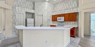 Serene 3 bed 2 bathroom in peaceful neighborhood Gallery 9