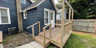 Lower 2 Bedroom Duplex Great Location! Gallery 19