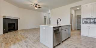 Beautiful! 4-Bed Home in Mustang Gallery 11