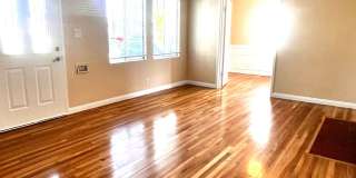Single Family. 3-bed Home - Desireable Neighborhood! Gallery 1