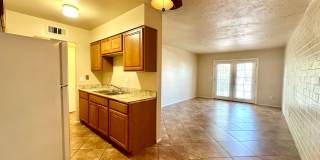 Desert Atrium - Studios, 1 Bedrooms and 2 Bedrooms in Great Location! Community Pool! Gallery 10